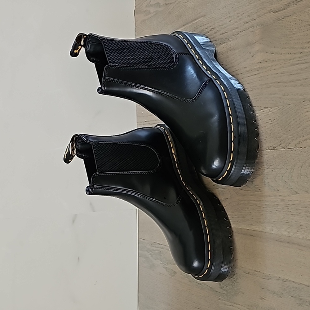 Dr. Martens 2976 Quad Platform Chelsea Boot